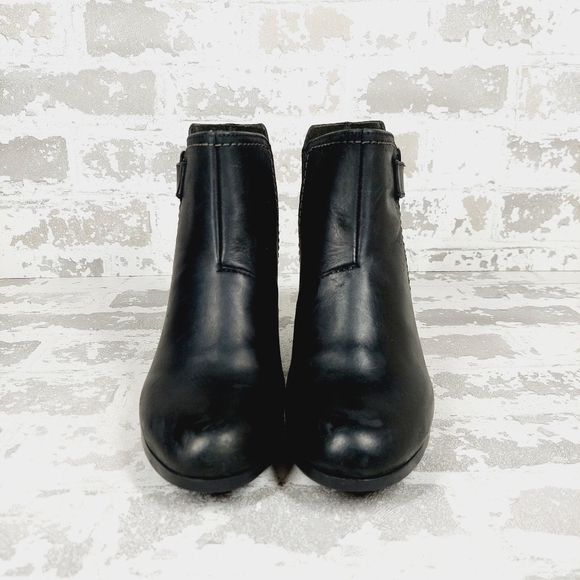 NEW Clarks Bayla Glow Black Leather Block Heel Ankle Boots K395 - Picture 7 of 12